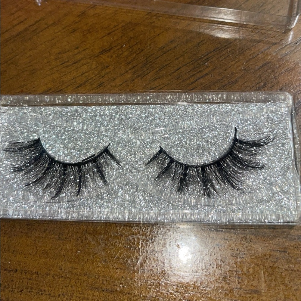 False eyelashes